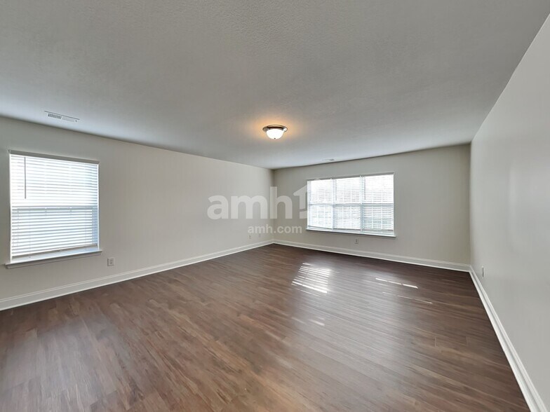 Building Photo - 1684 Woods Ln