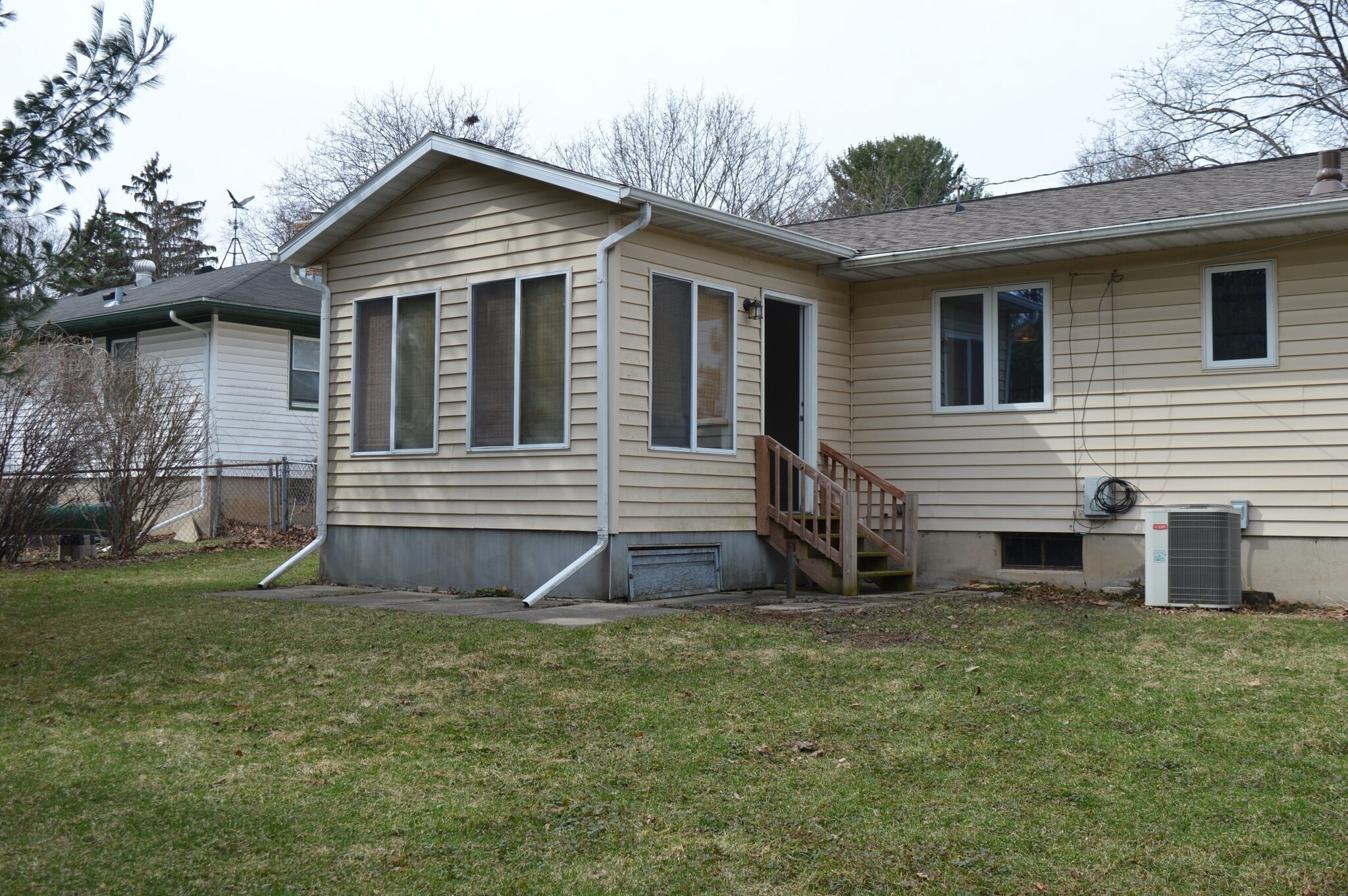 Building Photo - 425 Mineau Pky