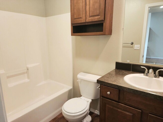 Building Photo - 1101 W 15th St