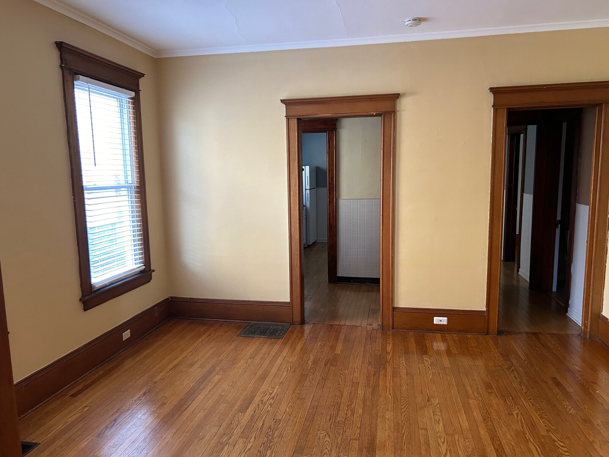 Building Photo - 123 N Lowell Ave