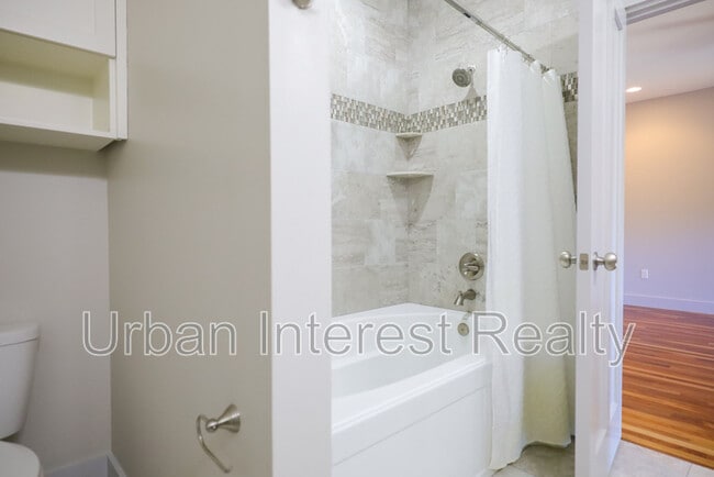 Building Photo - 15 Palm St