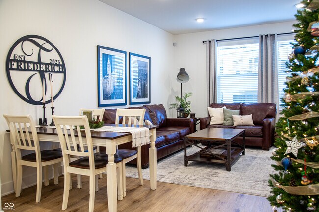 Building Photo - 743 Bates St