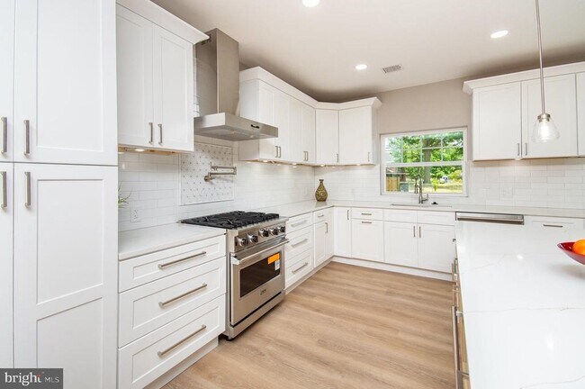 Building Photo - 8830 Badger Dr