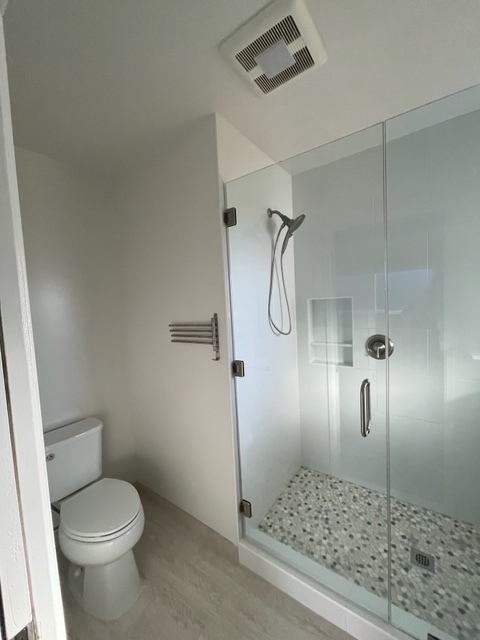 Master bathroom - 5631 E Vernon St