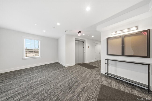 Building Photo - 180 Deer Park Ave