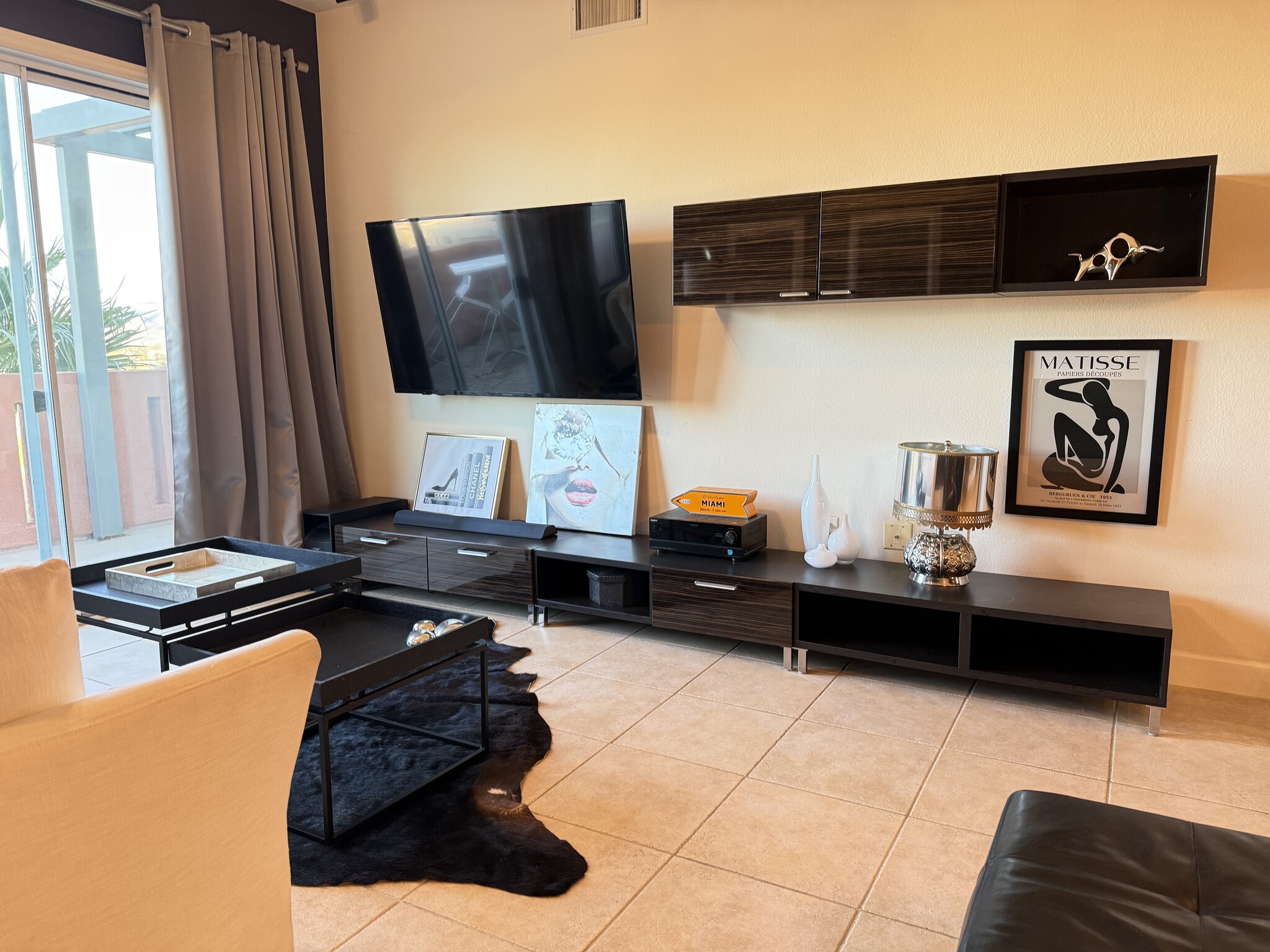 Upscale Fully Furnished 3 Bedroom Condo Living Room - 83 E Agate Ave