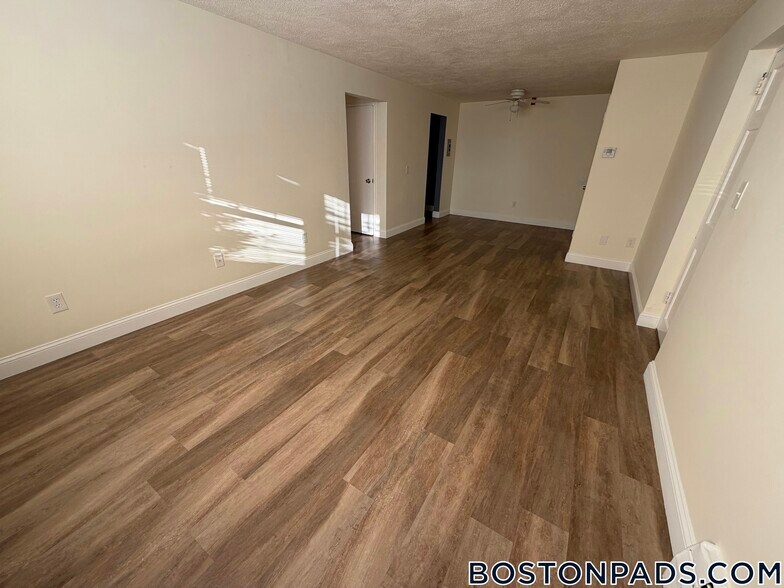 Building Photo - 270 Nesmith St