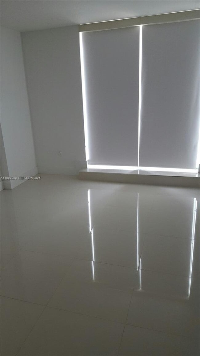 Building Photo - 1111 SW 1st Ave