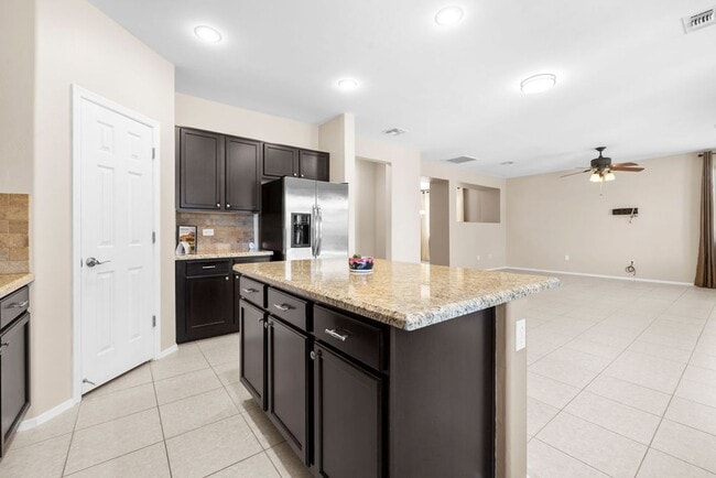 Building Photo - 4 Bedroom Home with Community Pool in Vail...