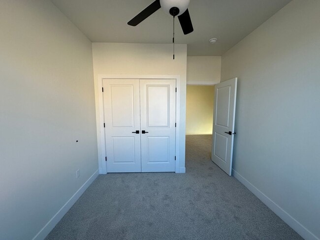 Building Photo - Brand New Townhome