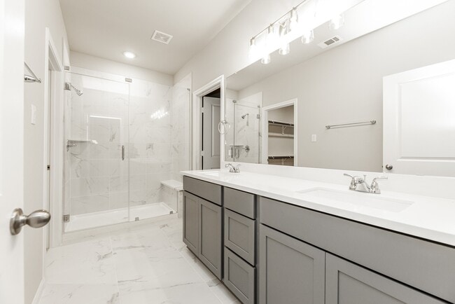 Building Photo - 31115 Mahogany Fir Trl