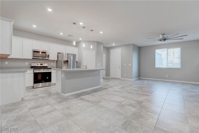 Building Photo - 10673 Sariah Skye Ave