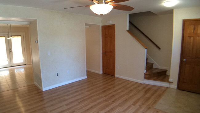 Building Photo - Blacksburg 2 Bedroom Townhouse- Available ...