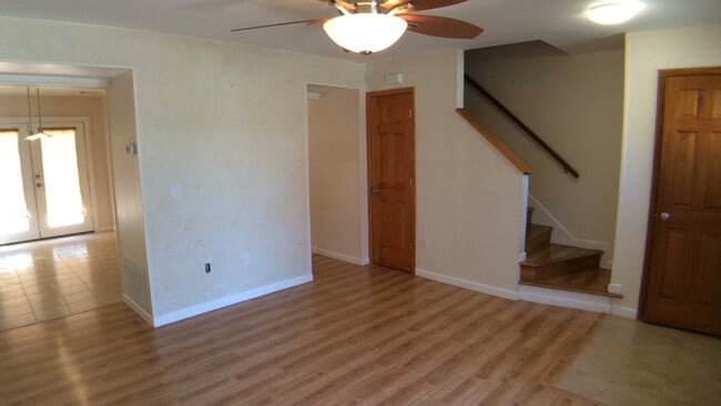 Building Photo - Blacksburg 2 Bedroom Townhouse- Available in July 2025