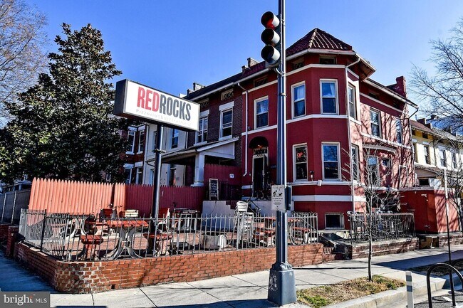 Building Photo - 625 Park Rd NW