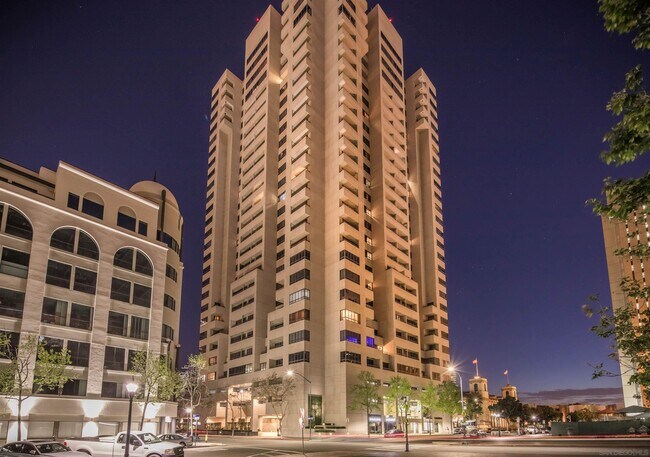 Building Photo - 700 Front St