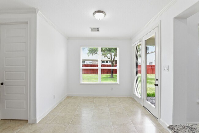 Building Photo - 6010 Green Meadows Ln