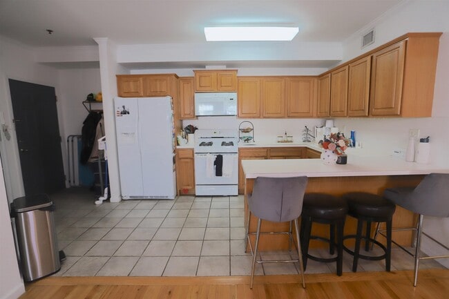 Primary Photo - 205-207 Madison St