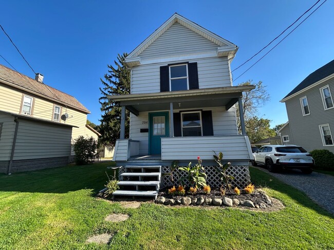 Primary Photo - Single Family Home - Short Term Lease Avai...