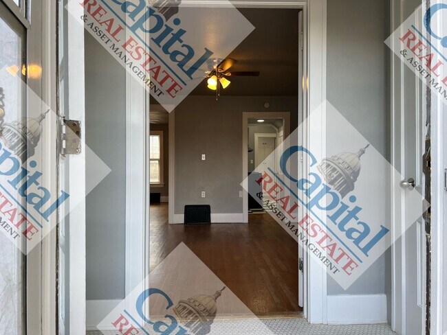 Building Photo - Cozy 2 Bedroom