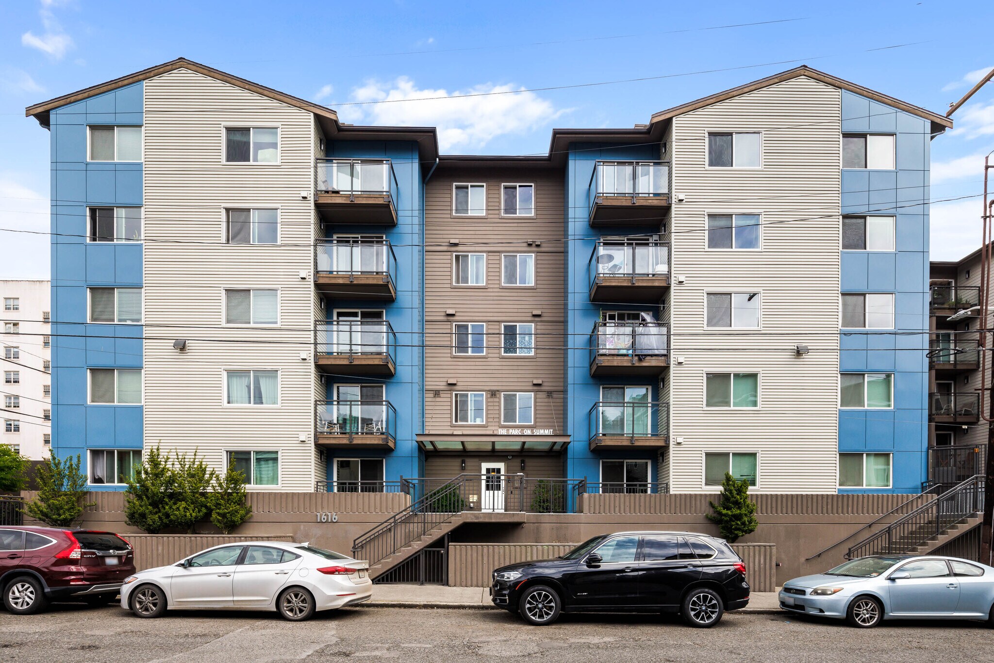 Building Photo - 1616 Summit Ave