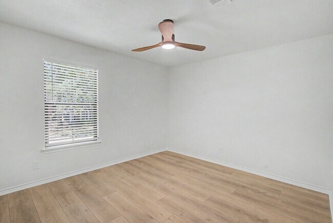 Building Photo - 34 Brushwood Ct