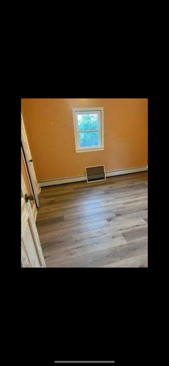 Building Photo - 317 Arthur St