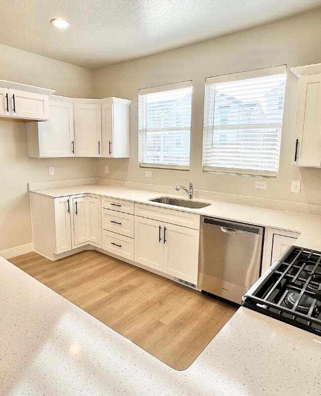 Building Photo - Upgraded Townhome in Willow Point – 3 Bed,...