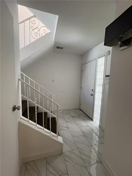 Building Photo - 332 Hailman St