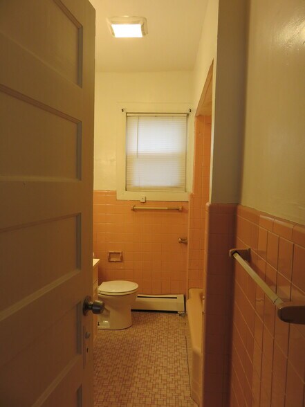 Building Photo - 379 Winthrop Ave