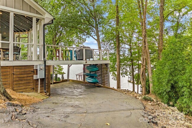 Building Photo - 9598 Riviera Dr