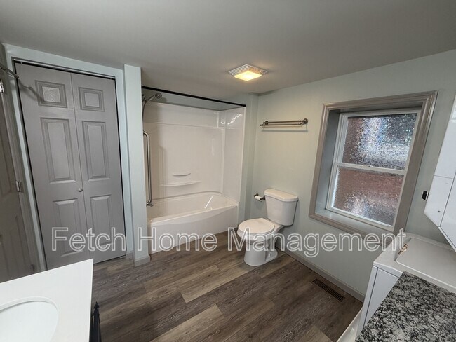 Building Photo - 34 N Lee St