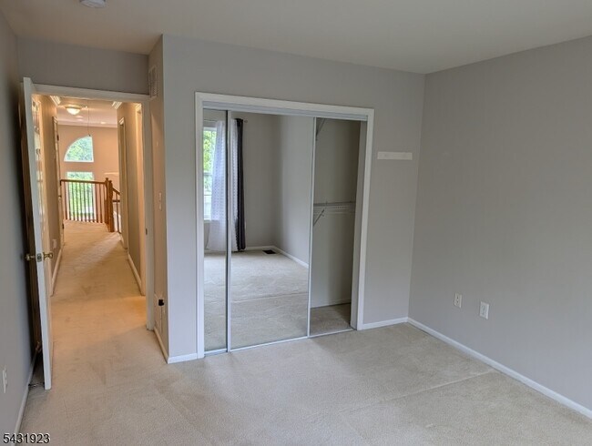 Building Photo - 18 Dorchester Dr