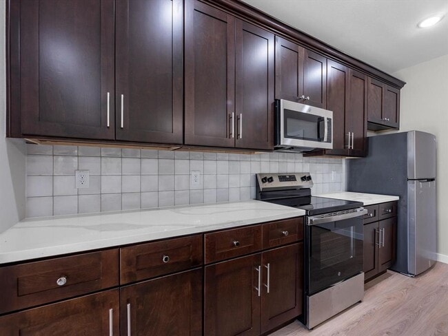 Building Photo - 5201 Kenilwood Dr