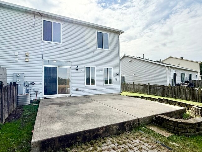 Building Photo - 388 Richmond Dr
