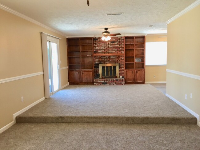Building Photo - Ashlan & Fowler 3 Bedroom - Griffith Ave.