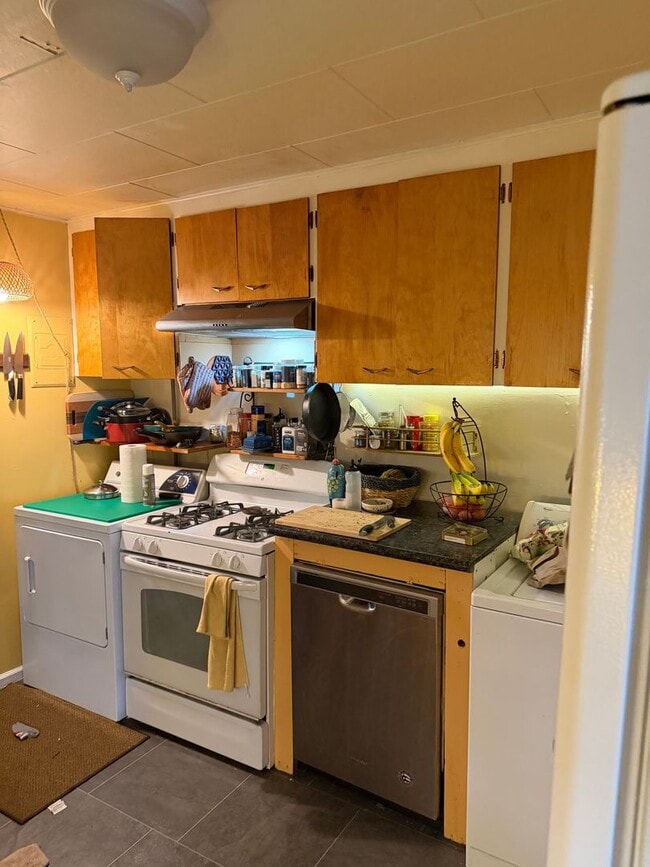 Building Photo - Vintage Duplex in desirable Wallingford Neighborhood!