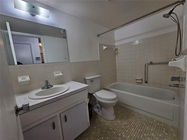 Building Photo - 2331 Finlandia Ln