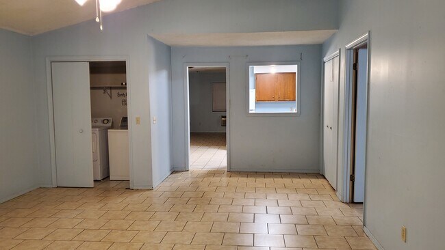 Building Photo - 207 Pleasant Ave