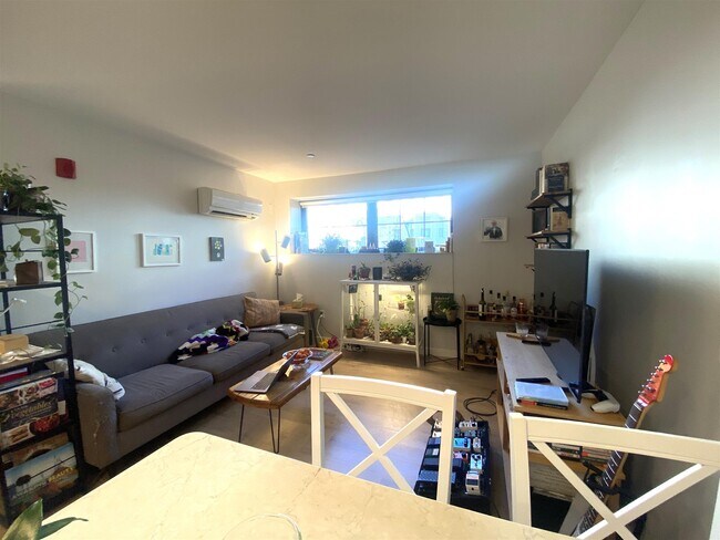 Building Photo - 9 Soden St