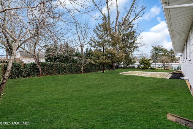 Building Photo - 1230 Dove St