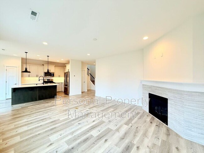 Building Photo - 8617 N 3rd Way