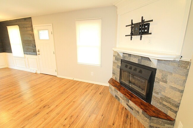 Building Photo - Remodeled 2 Bedroom with a covered porch!