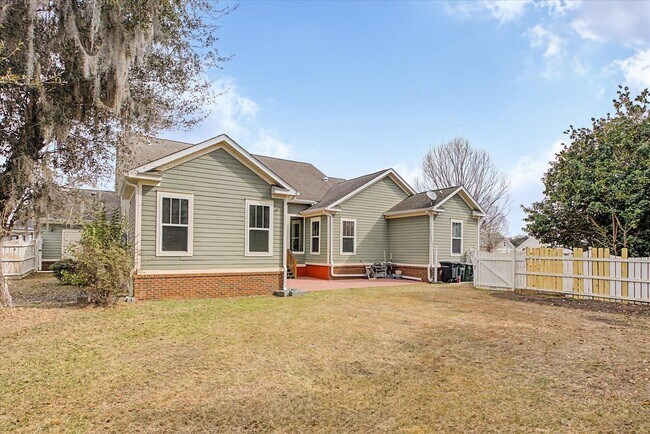 Building Photo - 3078 Dickinson Dr