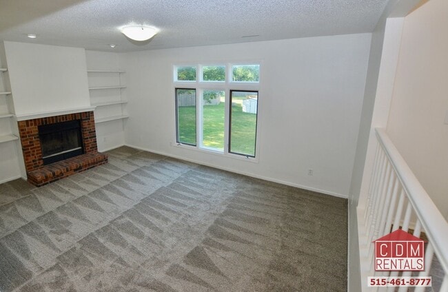 Building Photo - Wonderful West Des Moines Home