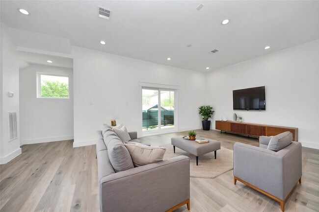 Building Photo - 4608 Coke St