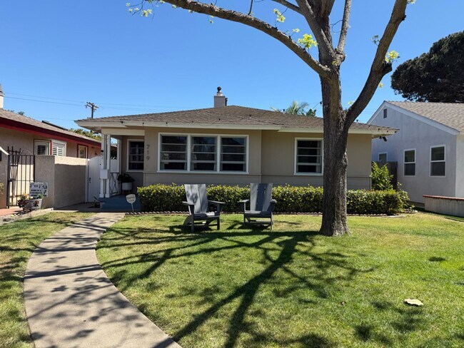 Building Photo - Cute-as-a-Button Coronado "Palmer" Home in a Fabulous School-Side Location – Coronado Village