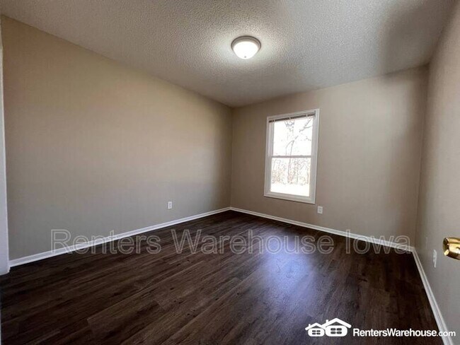 Building Photo - 3012 Raccoon St