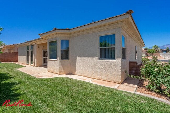 Building Photo - Comfortable 3-bedroom Home. Small Dog Frie...