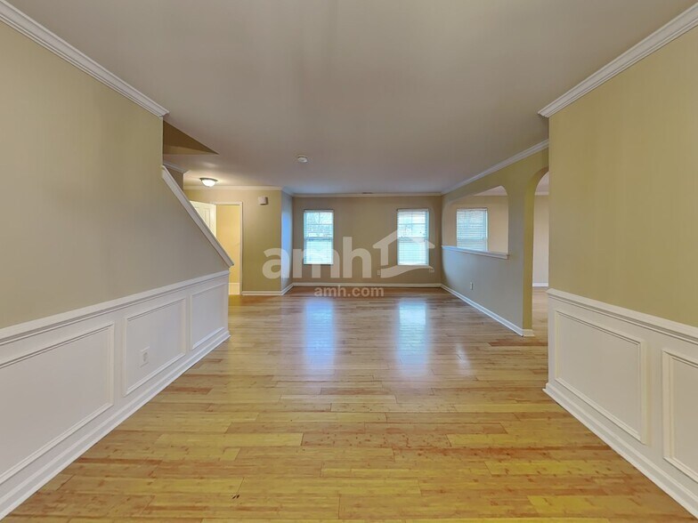 Building Photo - 1001 Collington Dr